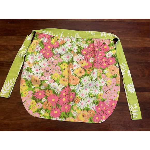 Vintage Half Apron Pink Flowers Organza with a White And Yellow Flowers- ￼ Retro - Picture 4 of 5